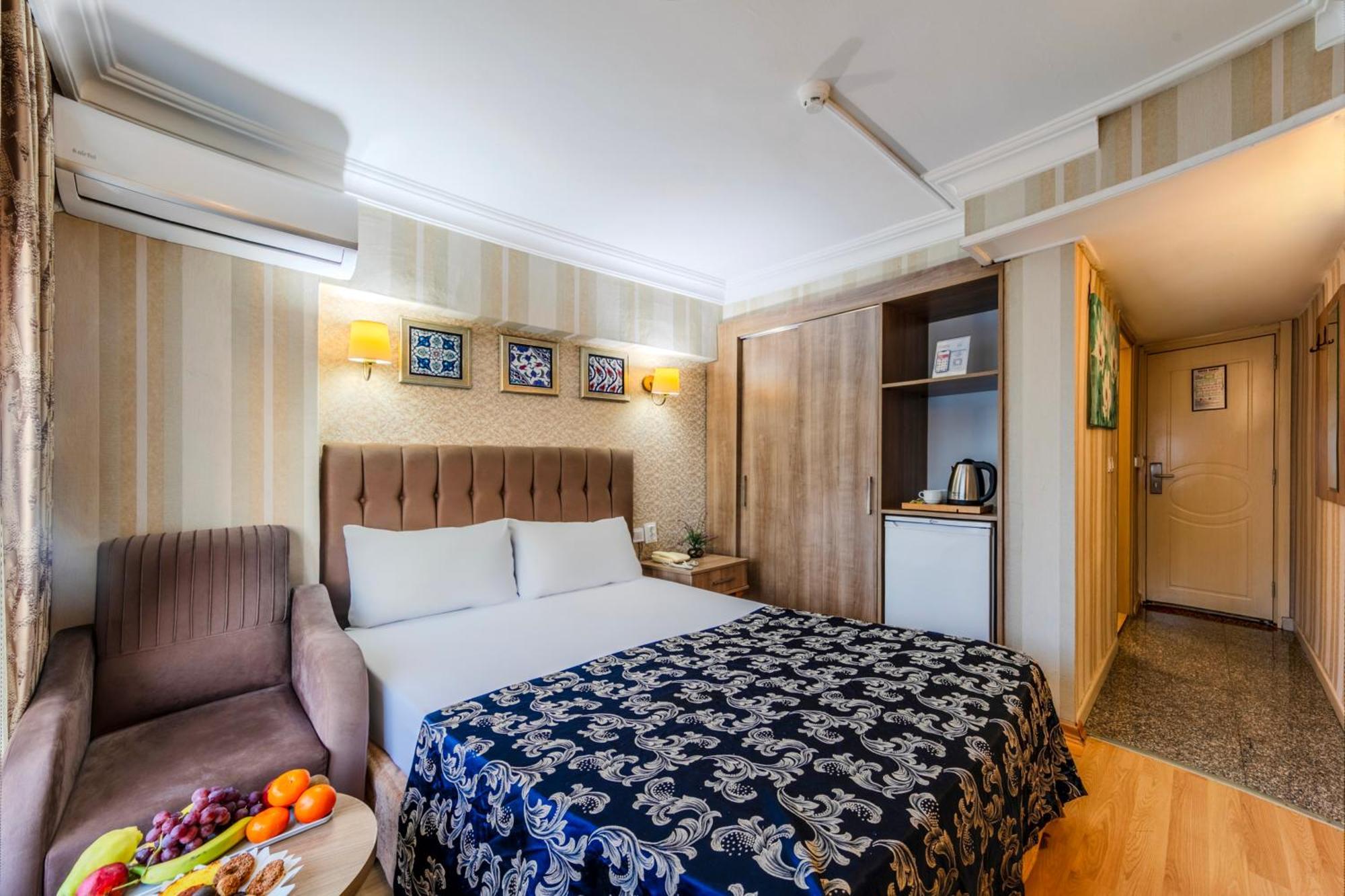 Hamit Hotel Istanbul Exterior photo