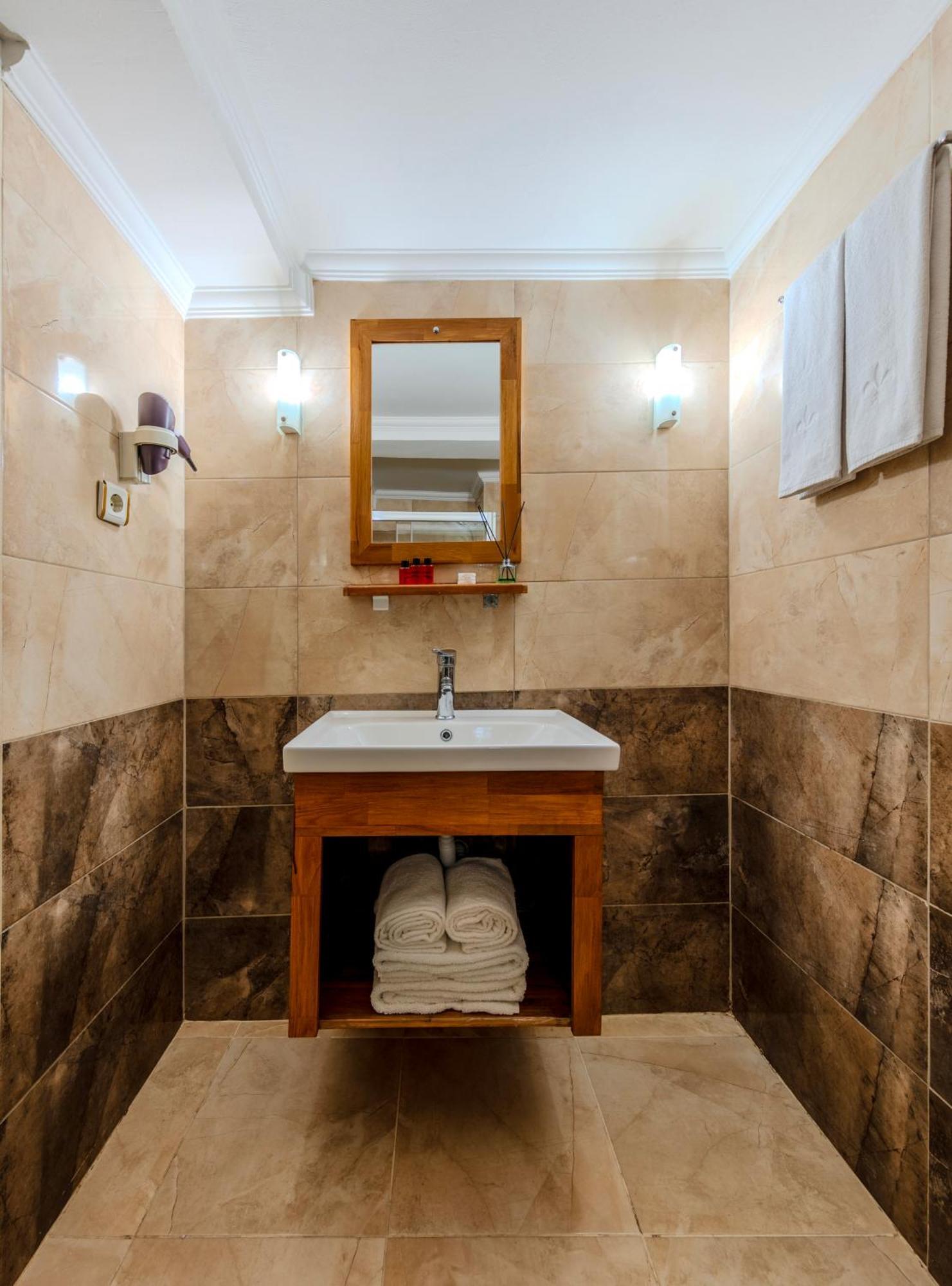 Hamit Hotel Istanbul Exterior photo